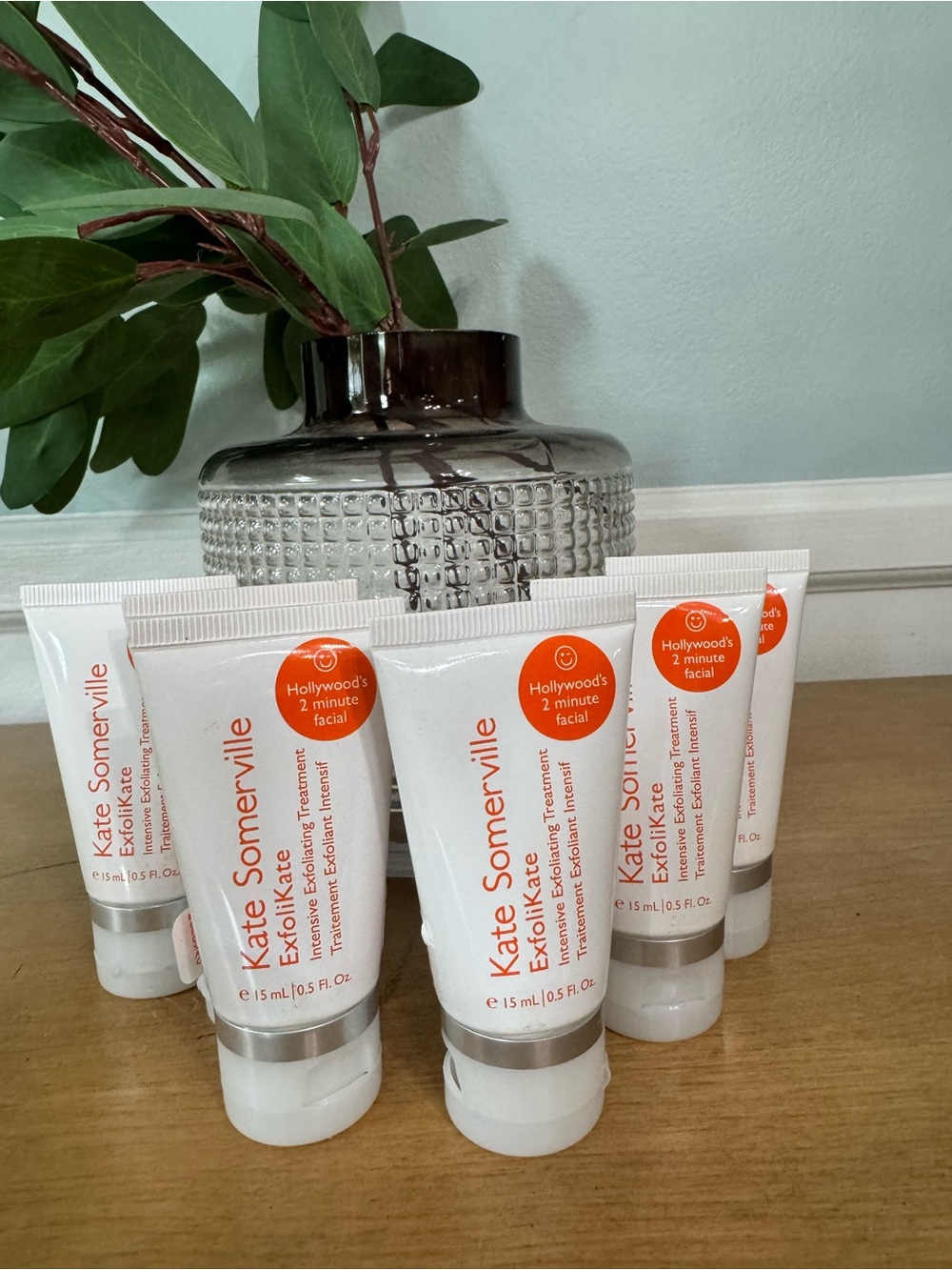 Viral Kate Somerville Exfolikate Hollywood's 2 minute facial- pack of 6-- .5oz